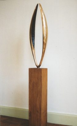 nr. B13, brons, 125 cm (met sokkel)